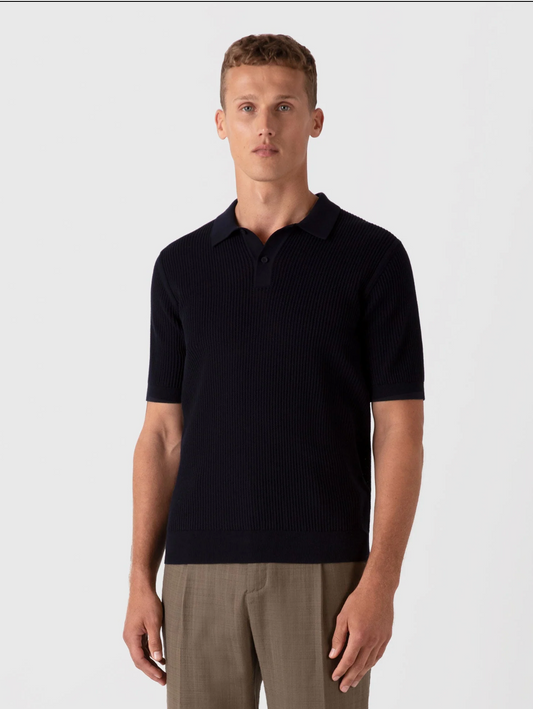 Schwarzes Poloshirt aus Strukturstrick